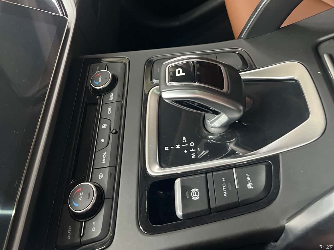 Geely Boyue, 2022 11