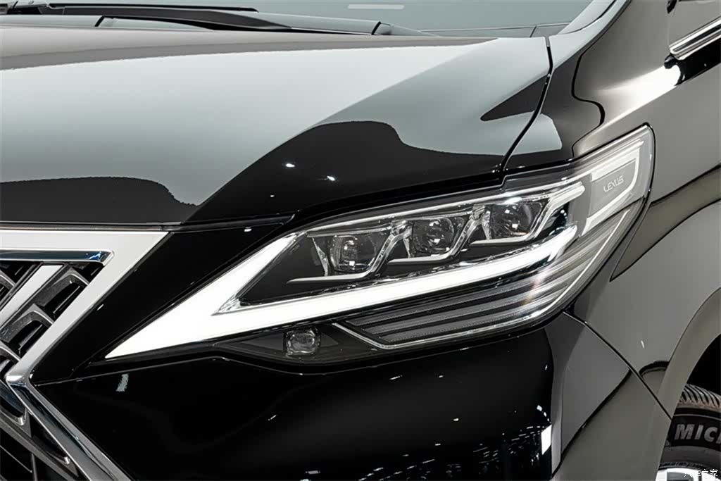 Lexus LM, 2023 4