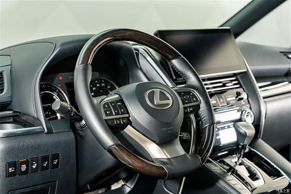 Lexus LM, 2023 11