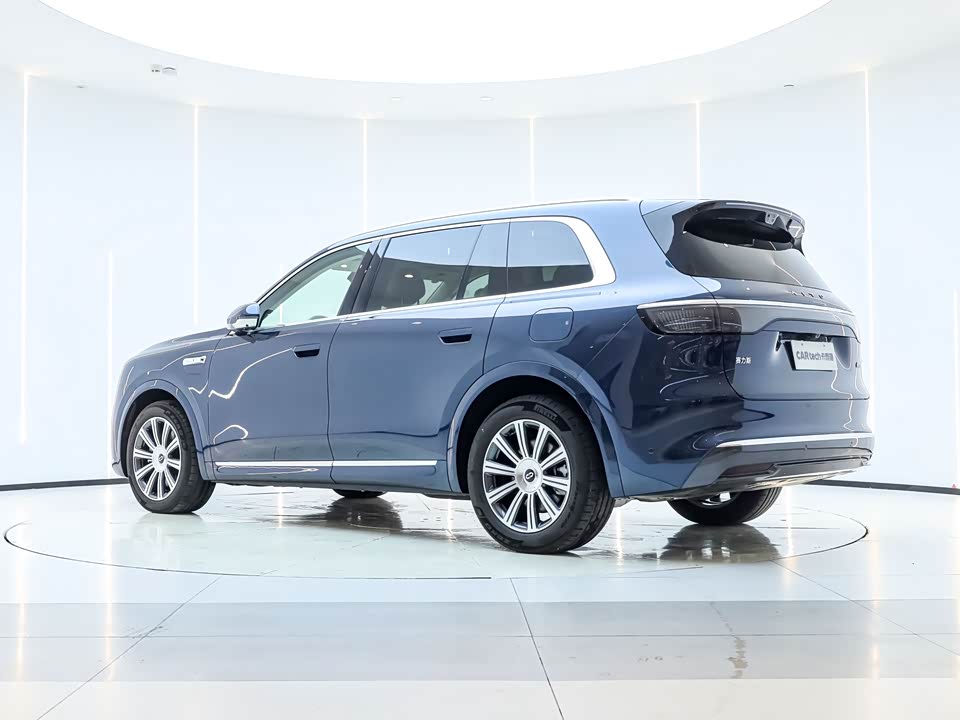 AITO Ask the world M8