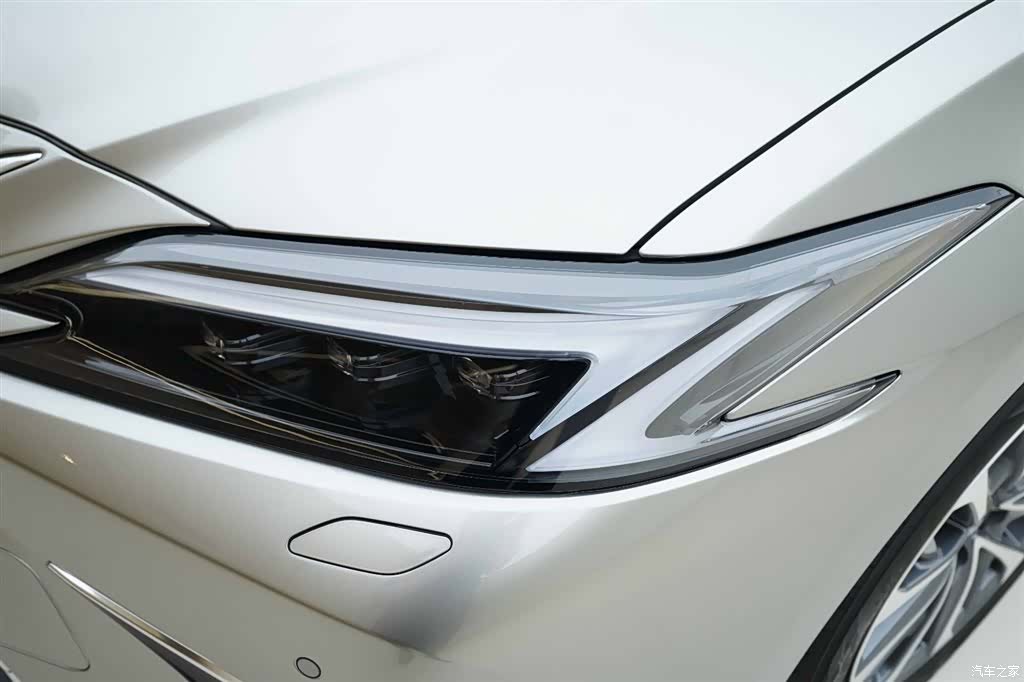 Lexus ES, 2026 15