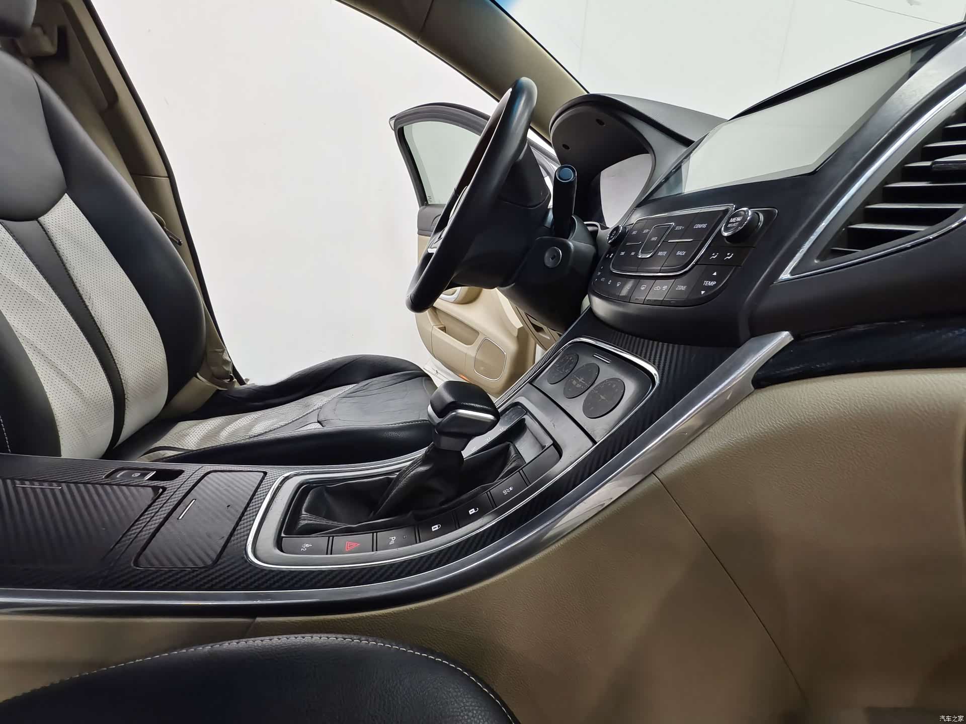 Roewe 950, 2013 15