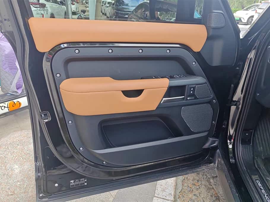 Land Rover guard