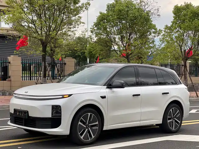 Li Auto L6 2024 — купить из Китая под заказ
