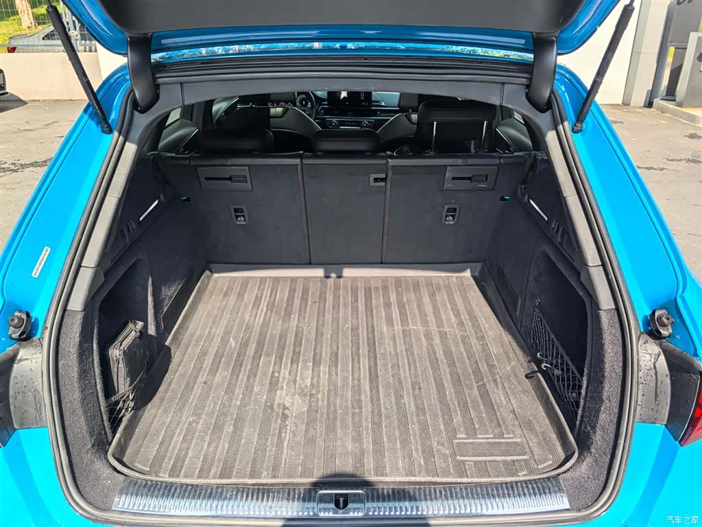 Audi A4, 2021 9
