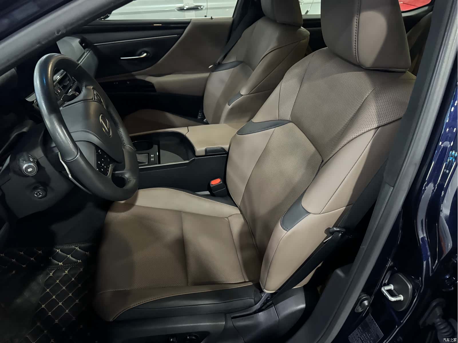 Lexus ES, 2023 все фото