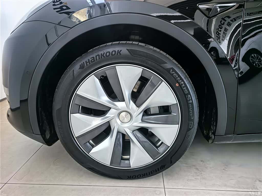 Tesla Model Y, 2023 7