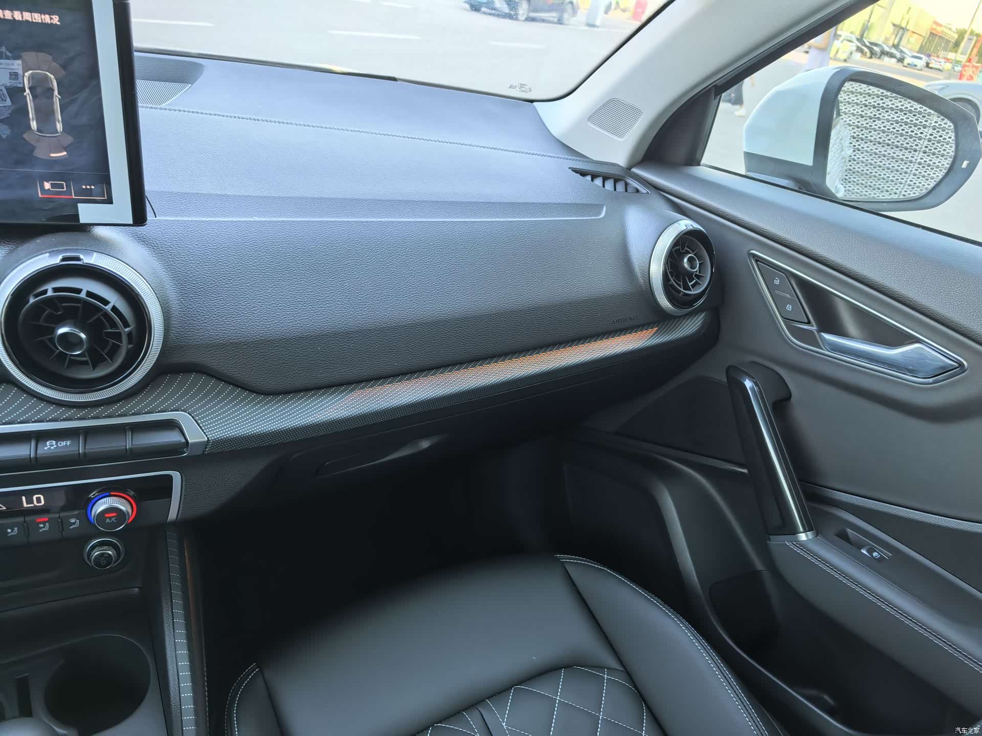 Audi Q2L, 2026 10