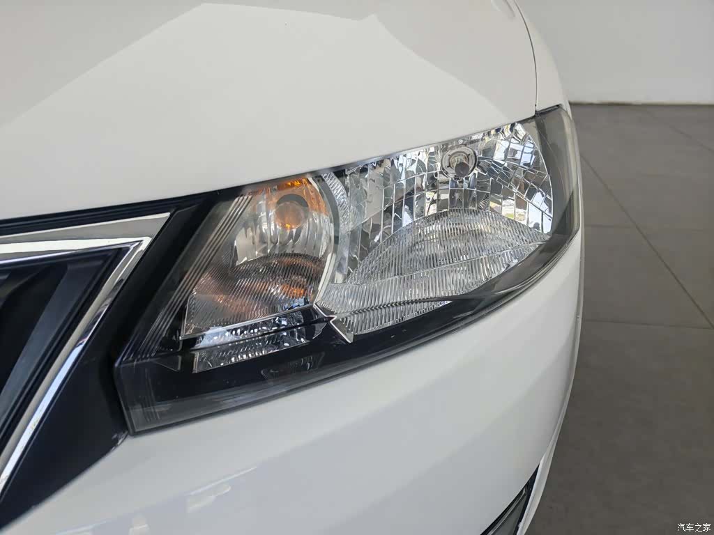 Skoda Rapid, 2015 7