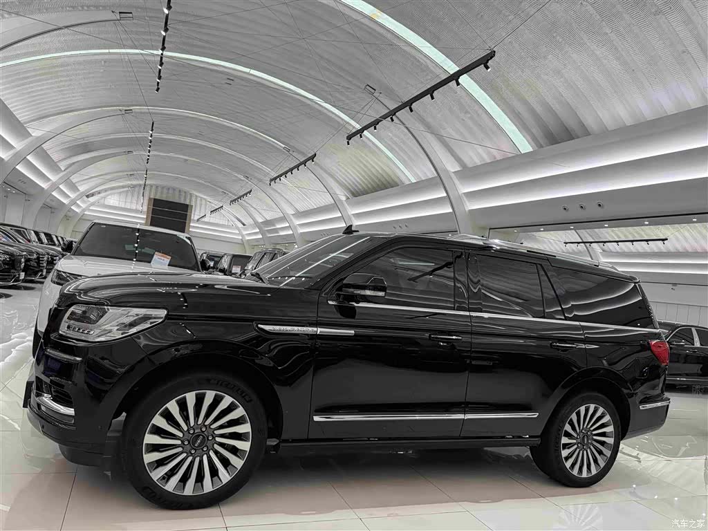 Lincoln Navigator, 2021 все фото