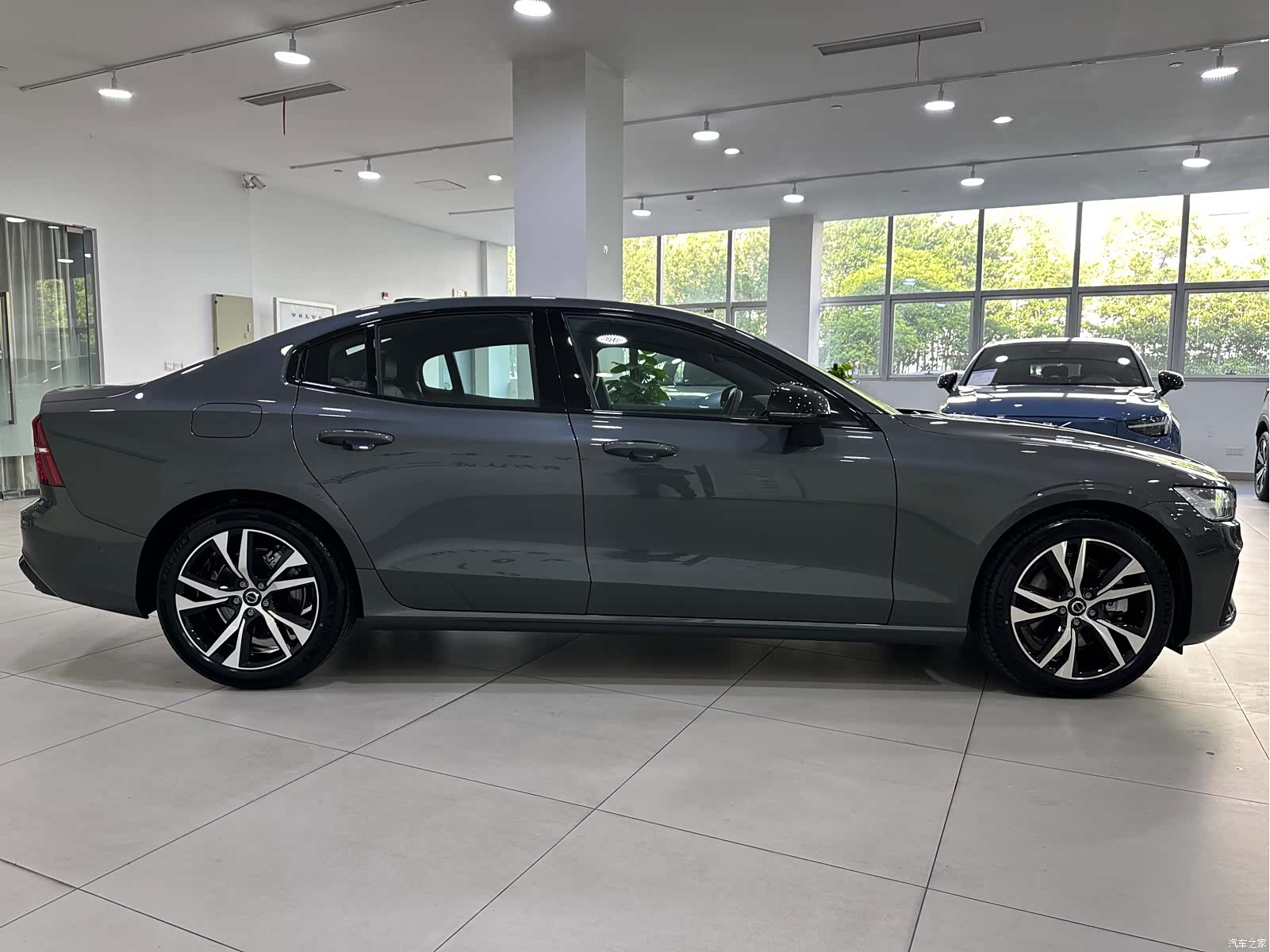 Volvo S60, 1900 4