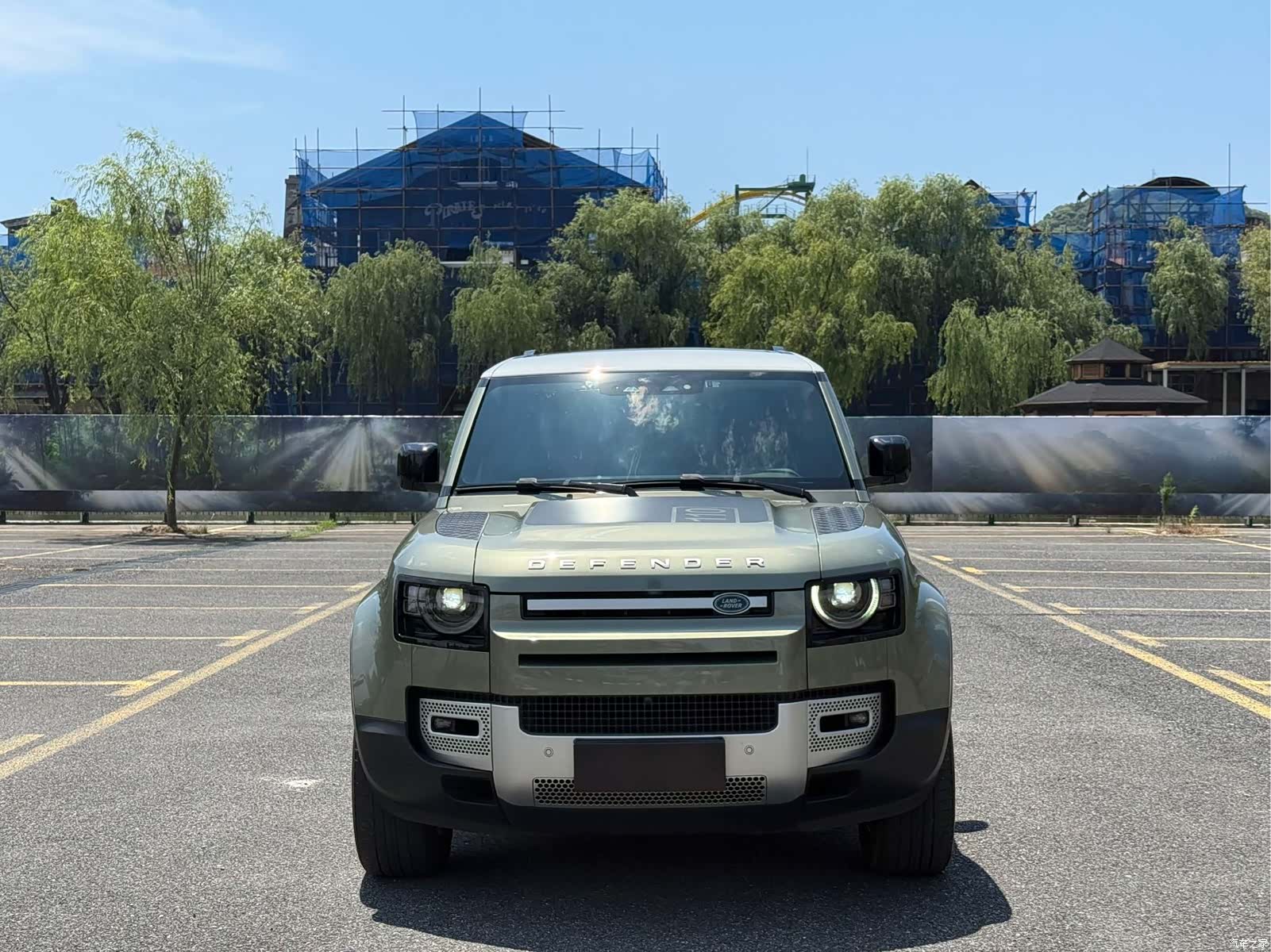 Land Rover Defender, 2020 3