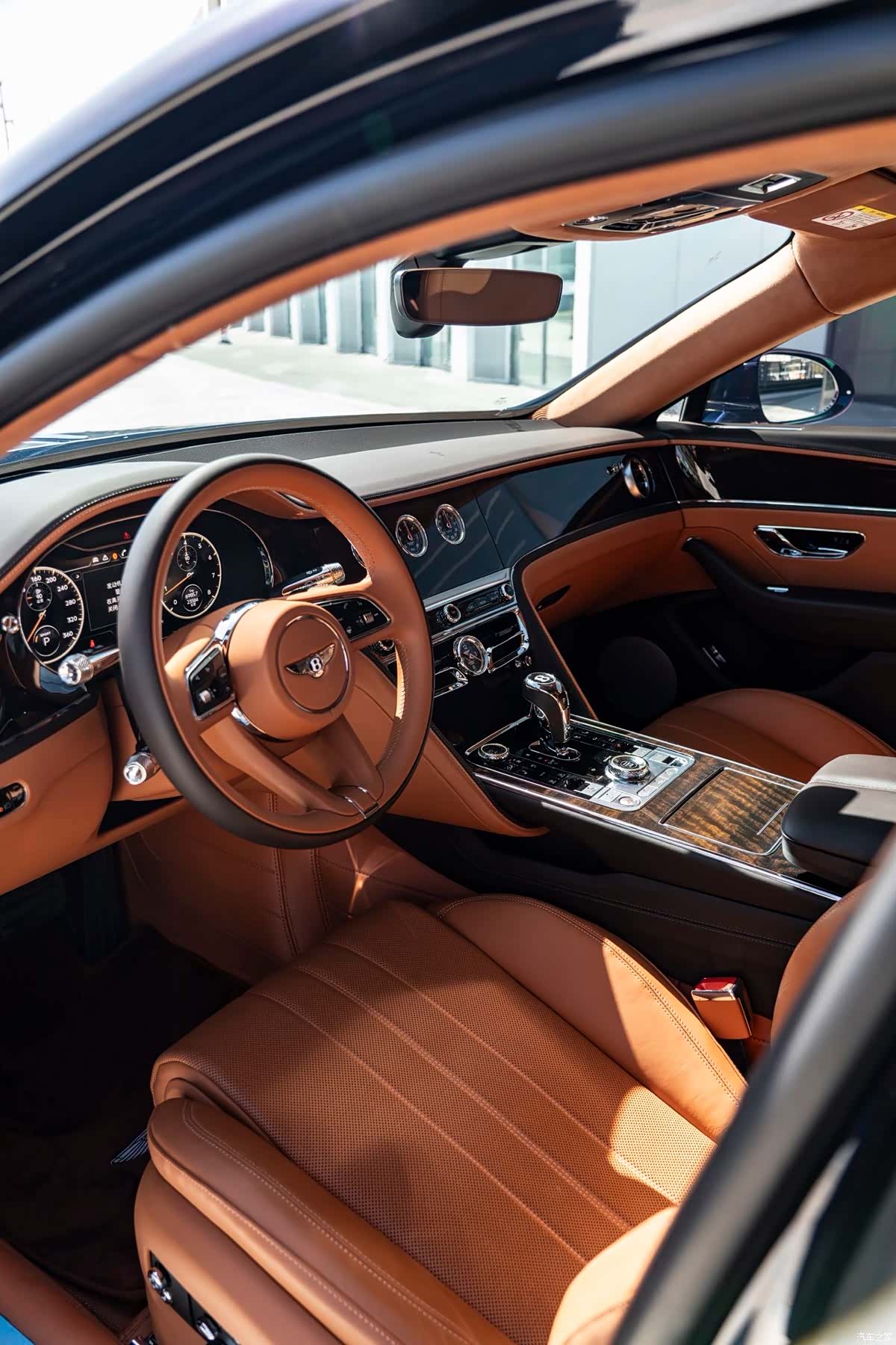 Bentley Flying Spur, 2024 6