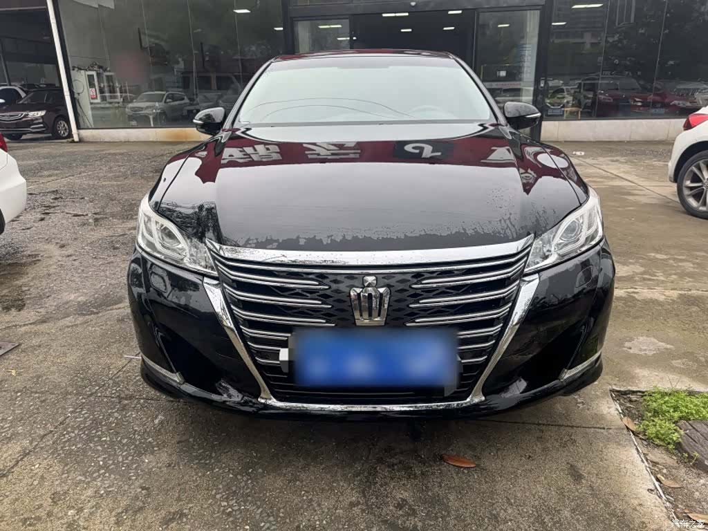 Toyota Crown, 2017 3