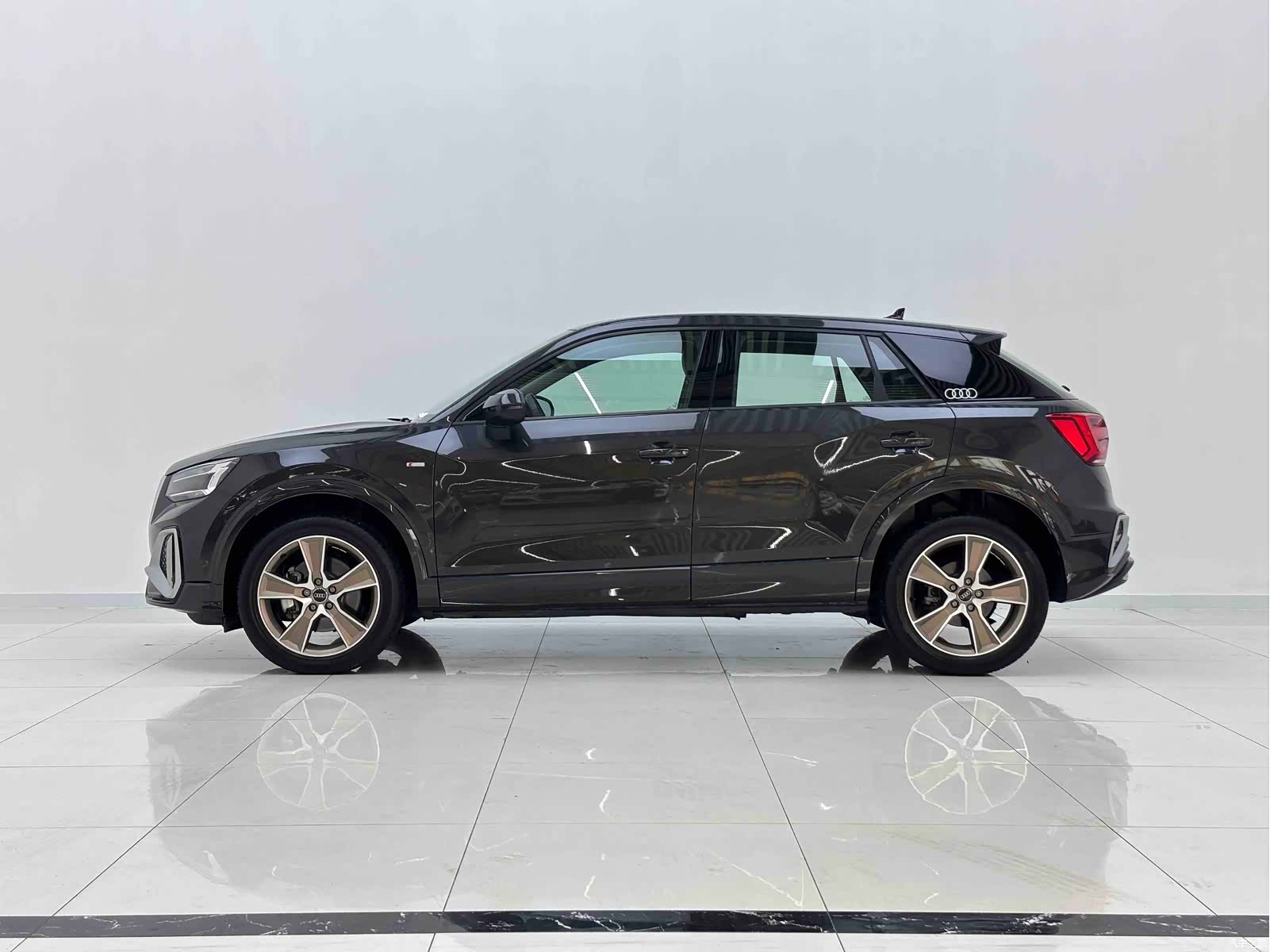 Audi Q2L, 2024 6