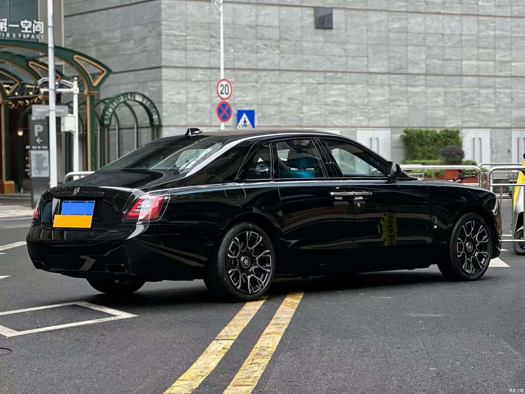 Rolls-Royce Ghost, 2023 9
