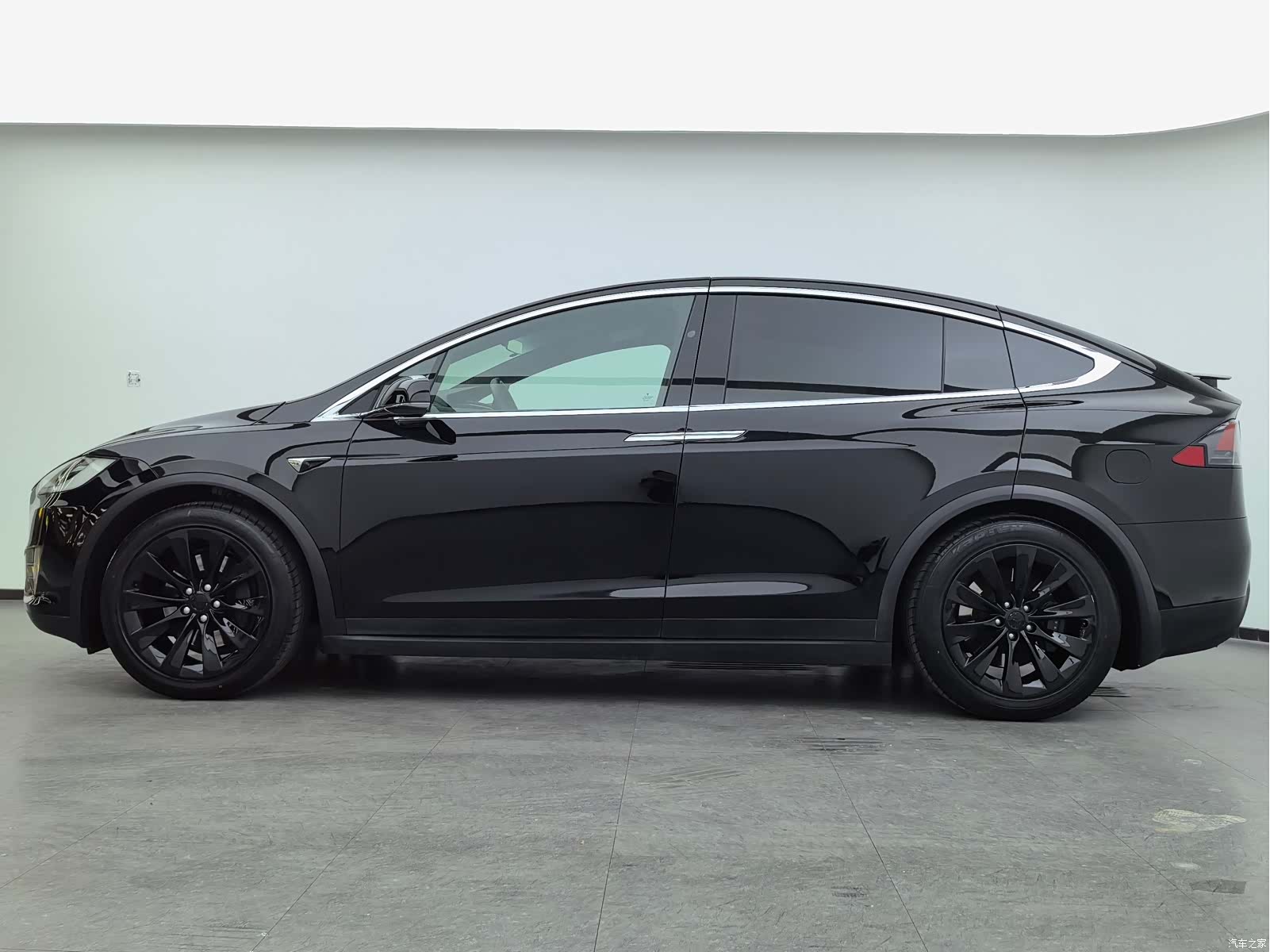 Tesla Model X, 2018 36
