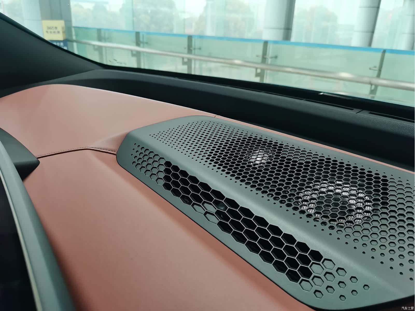 BMW iX, 2024 24