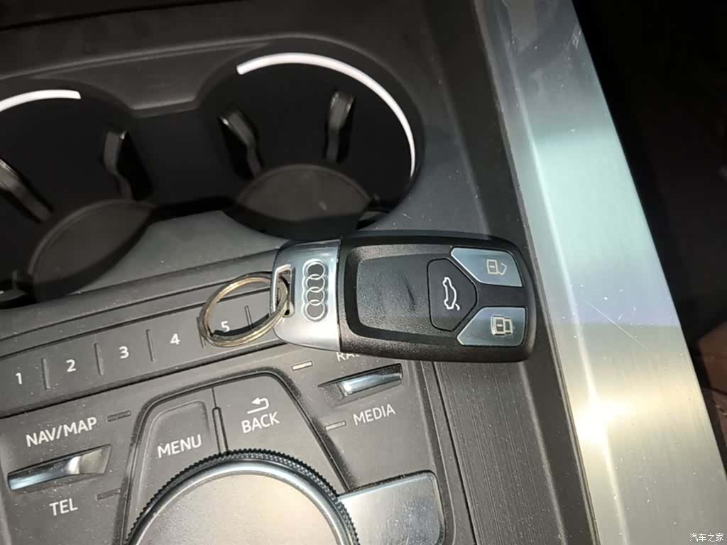 Audi A4L, 2019 9