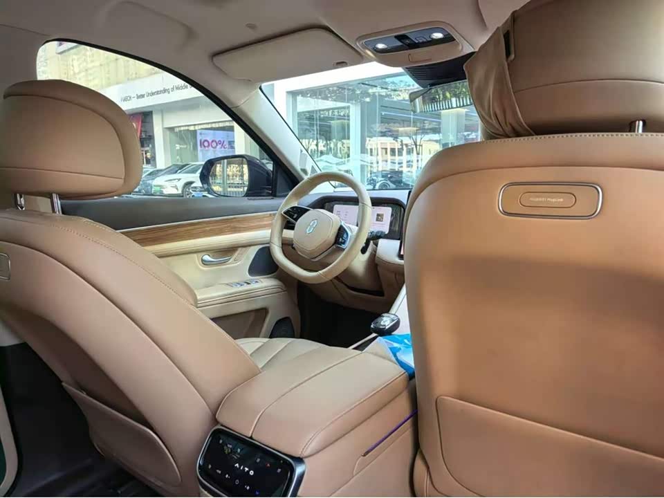 AITO Ask the world M7