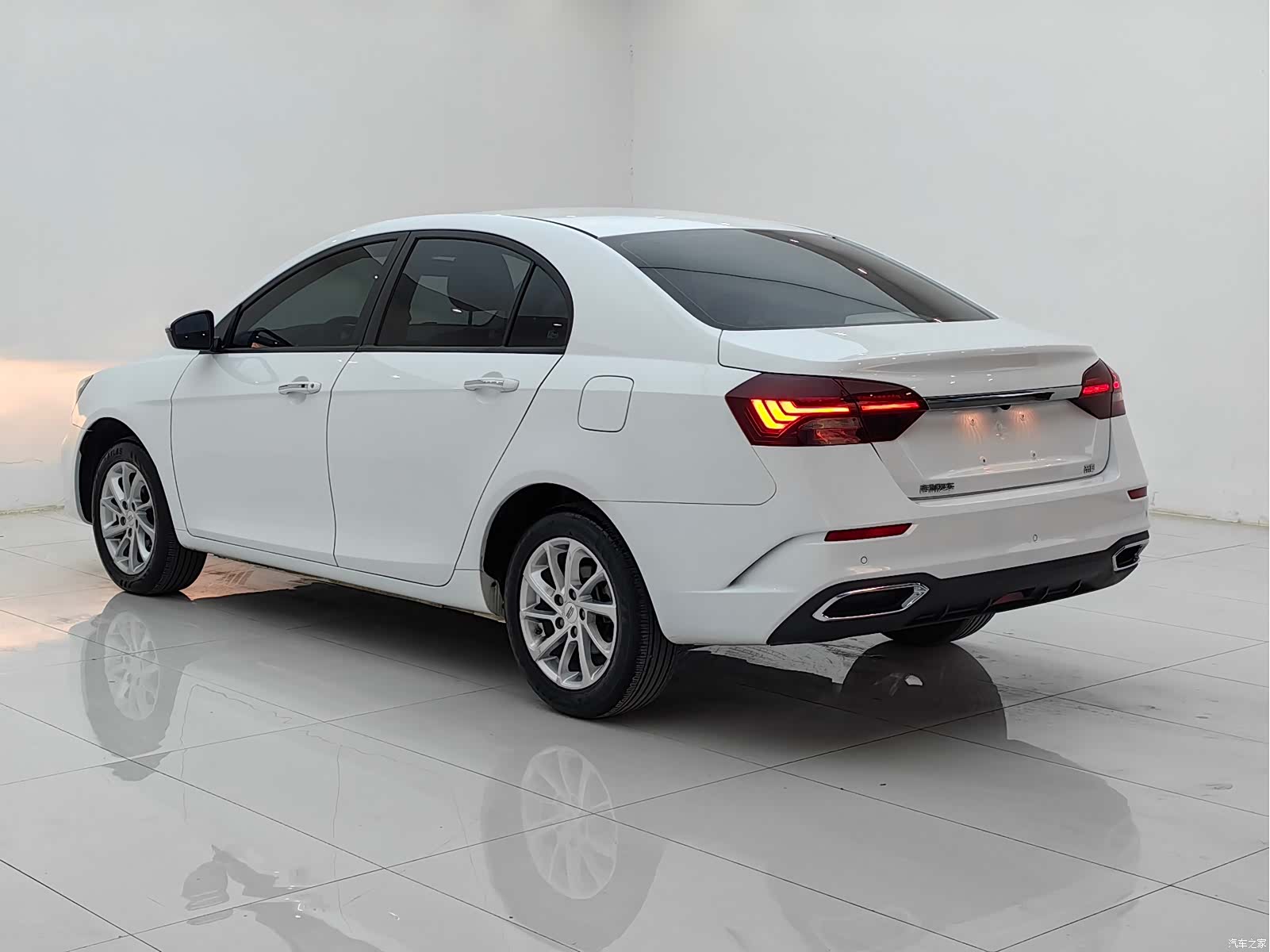Geely Emgrand, 2022 4