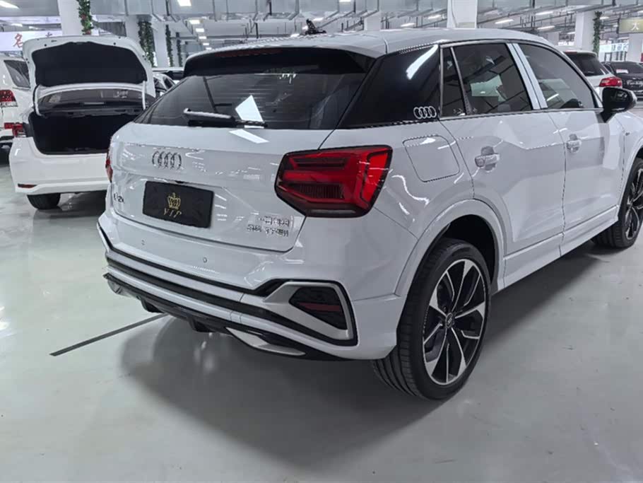 Audi Q2L