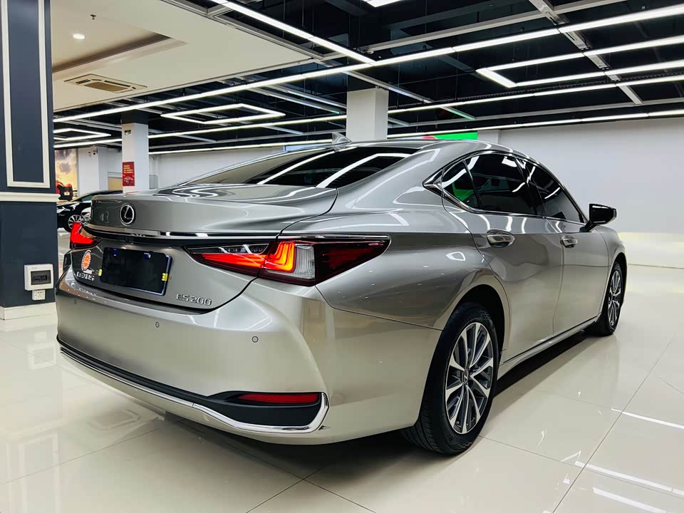 Lexus ES