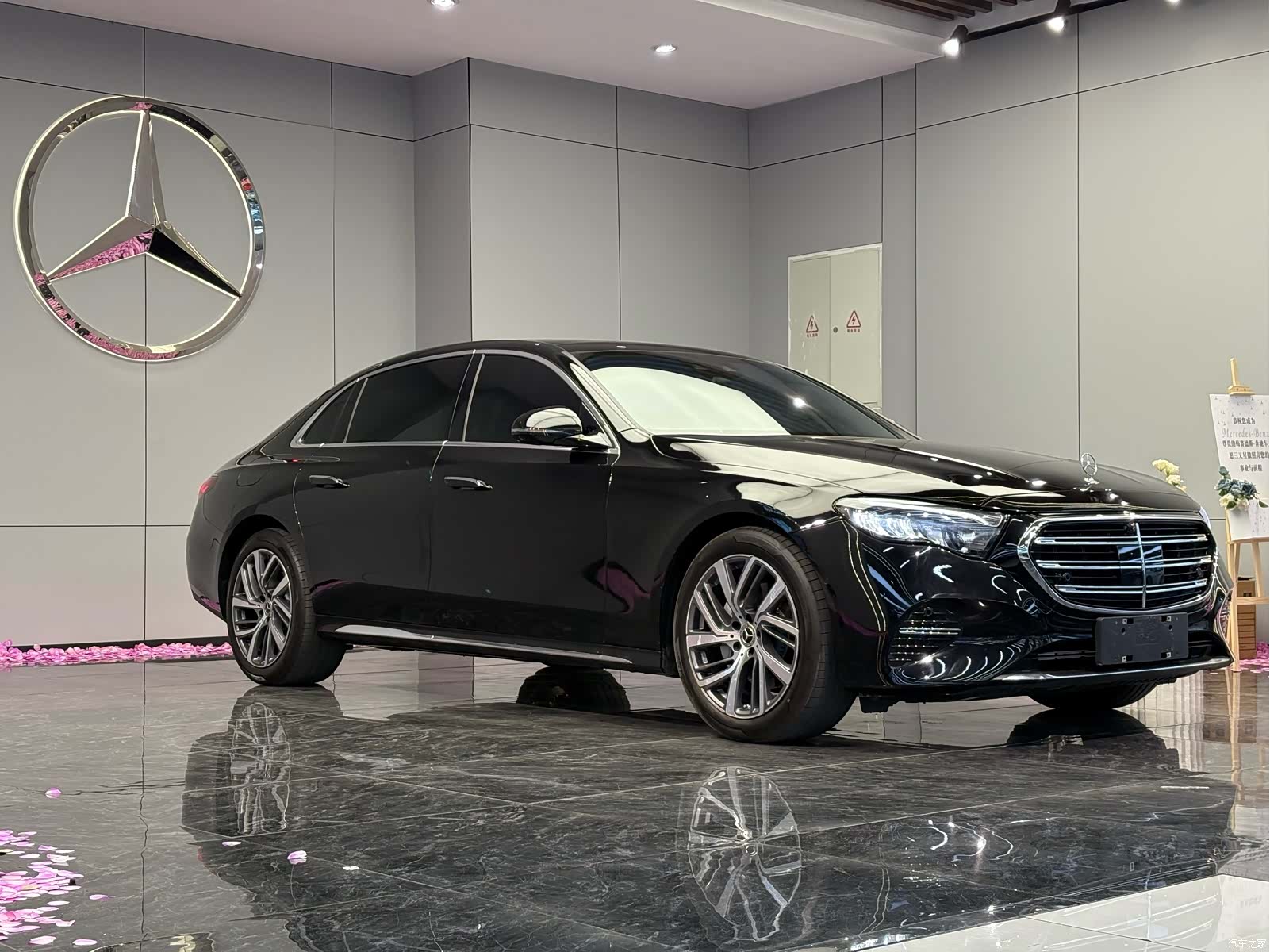Mercedes-Benz E-Class, 2025 3