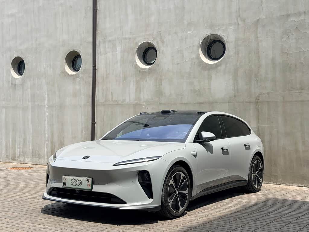 NIO ET5