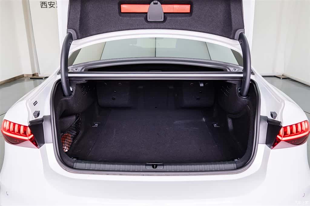 Audi A7L, 2026 9