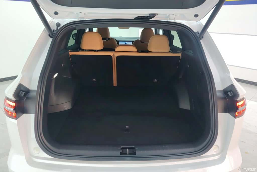 Geely Xingyue L, 2025 4