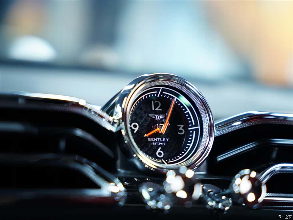 Bentley Bentayga, 2021 12
