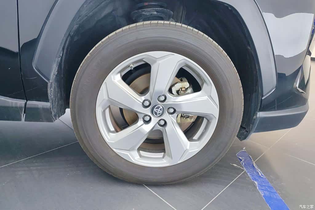 Toyota RAV4, 2023 6