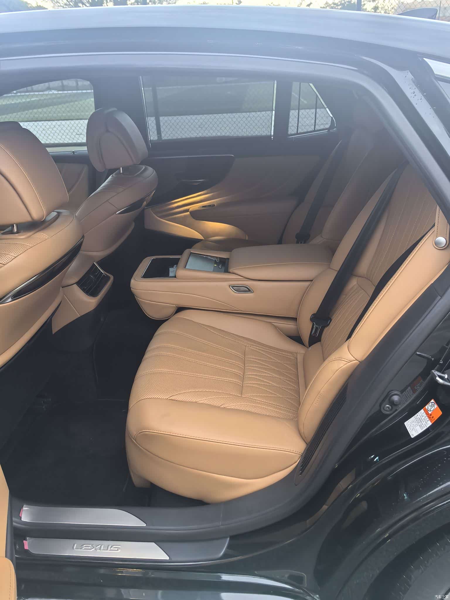 Lexus LS, 2023 10