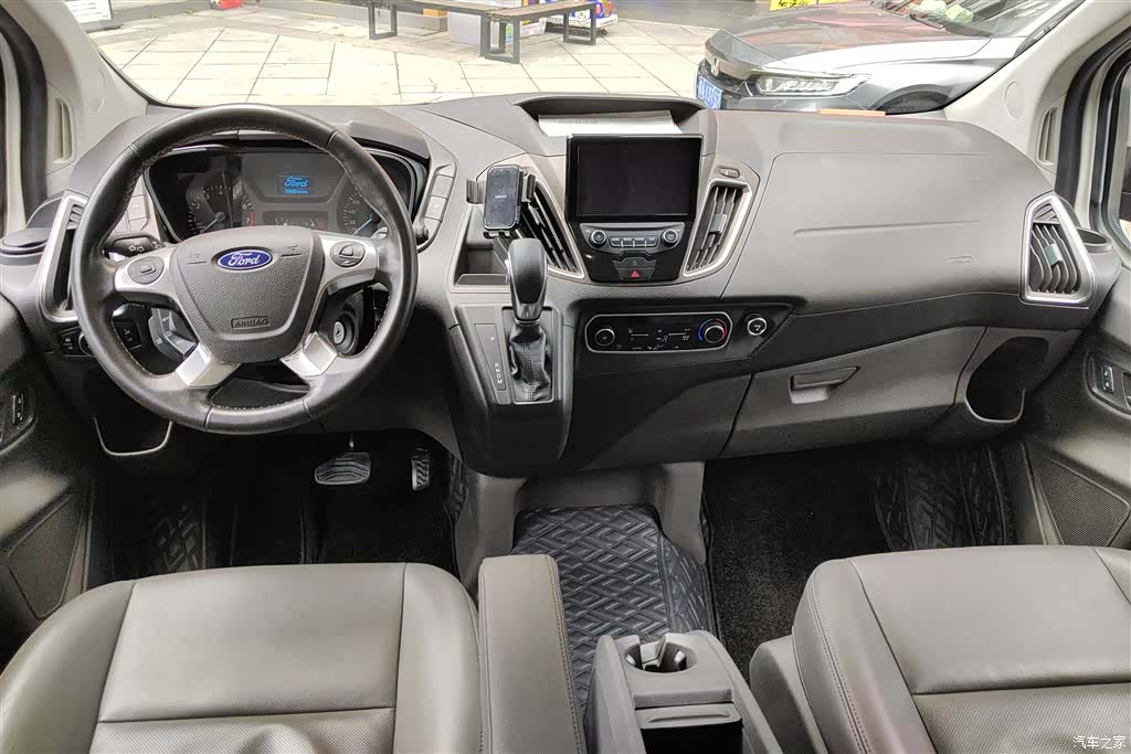 Ford Tourneo, 2019 12