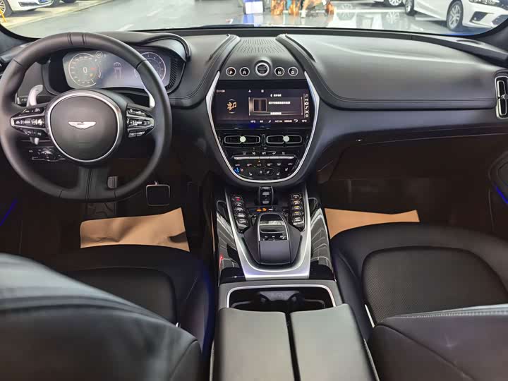 Aston Martin DBX 2022 4.0T V8