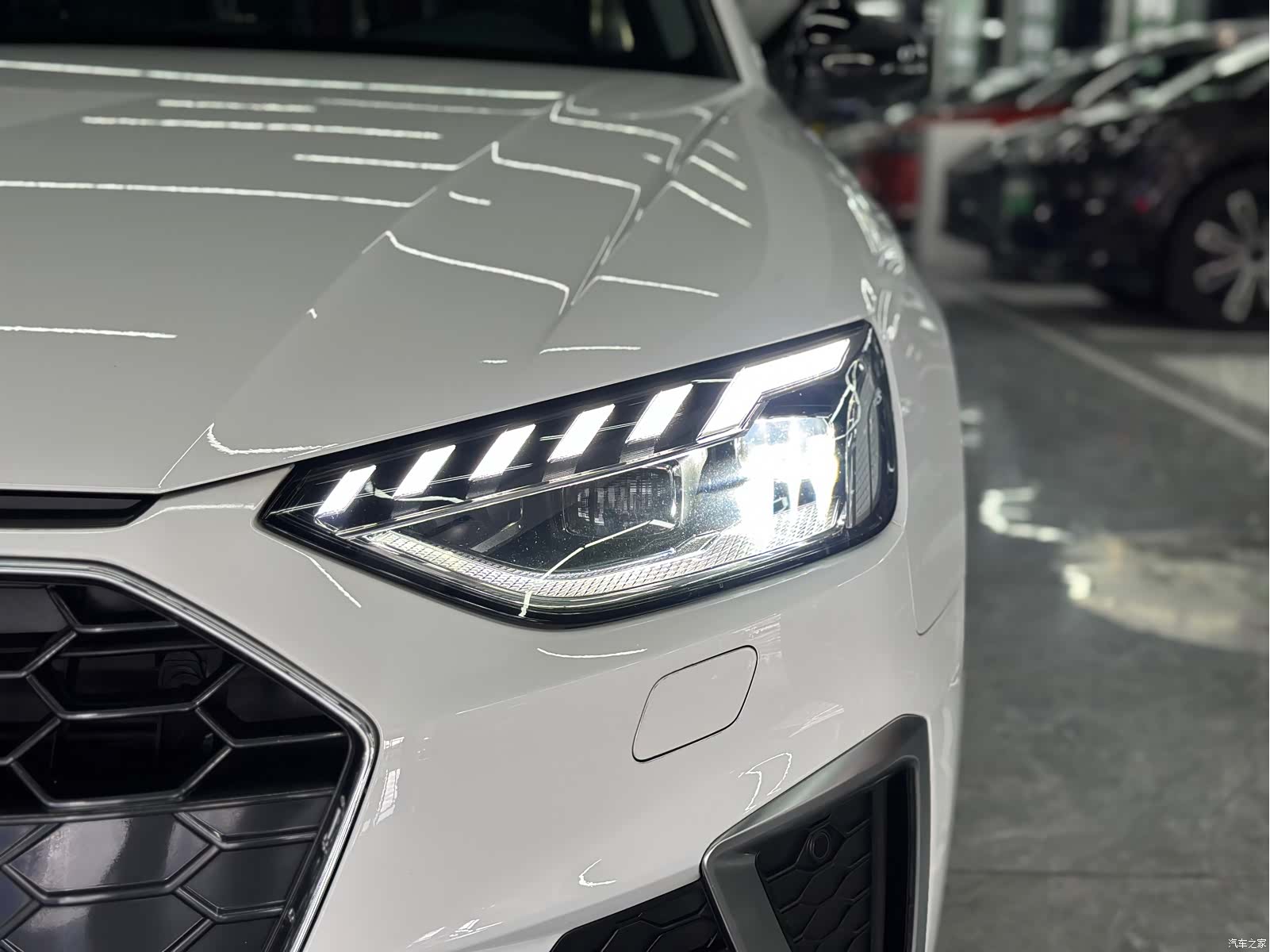 Audi A4L, 2022 все фото
