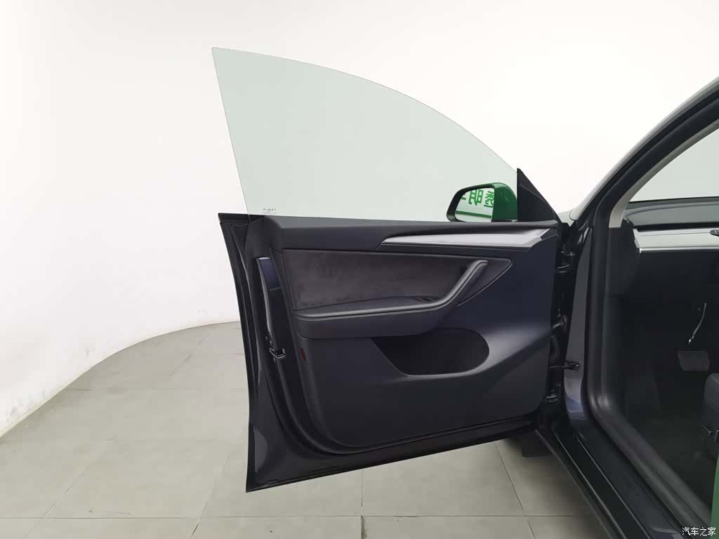 Tesla Model Y, 2024 8