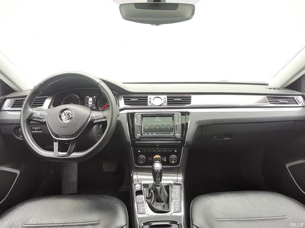 Volkswagen Passat, 2018 все фото