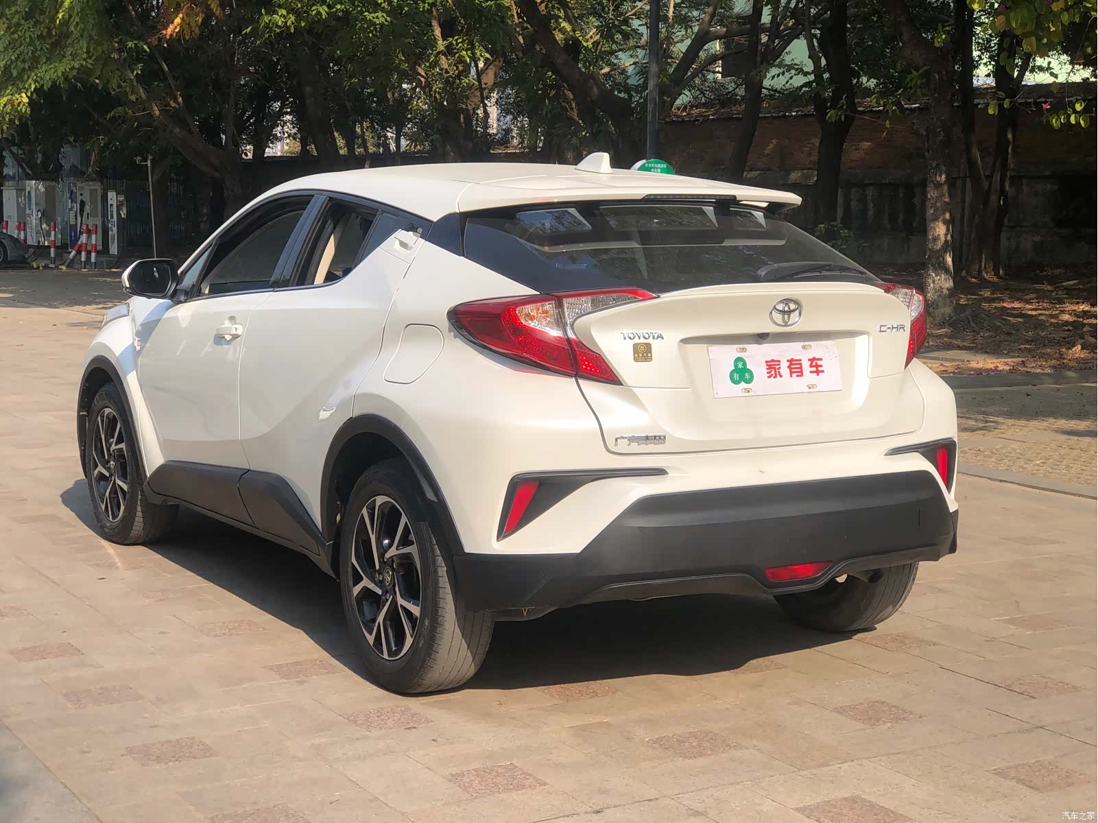 Toyota C-HR, 2020 все фото