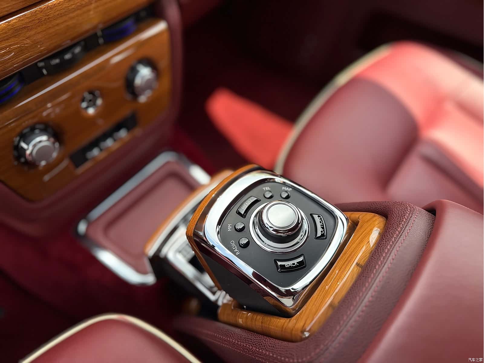 Rolls-Royce Phantom, 2015 26