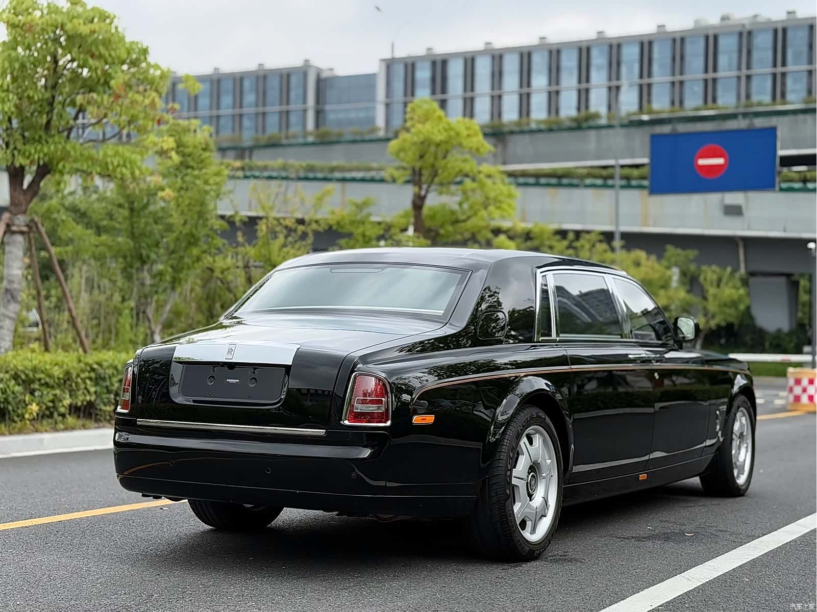 Rolls-Royce Phantom, 2015 4