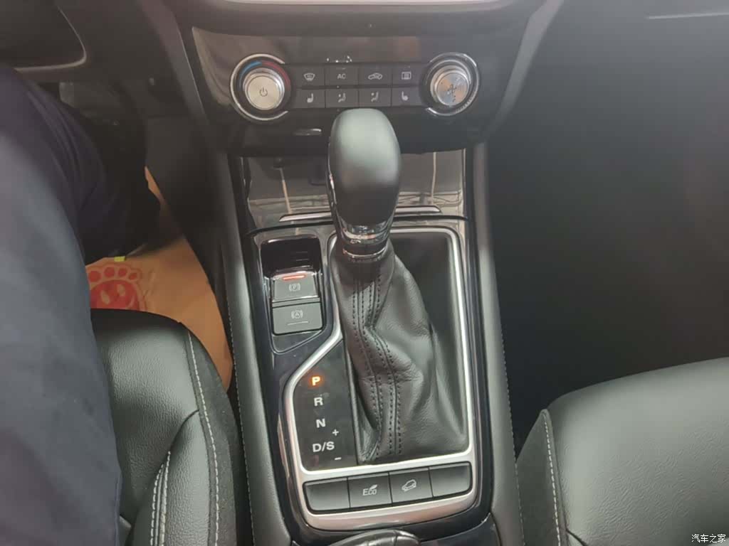 Roewe RX3, 2019 14