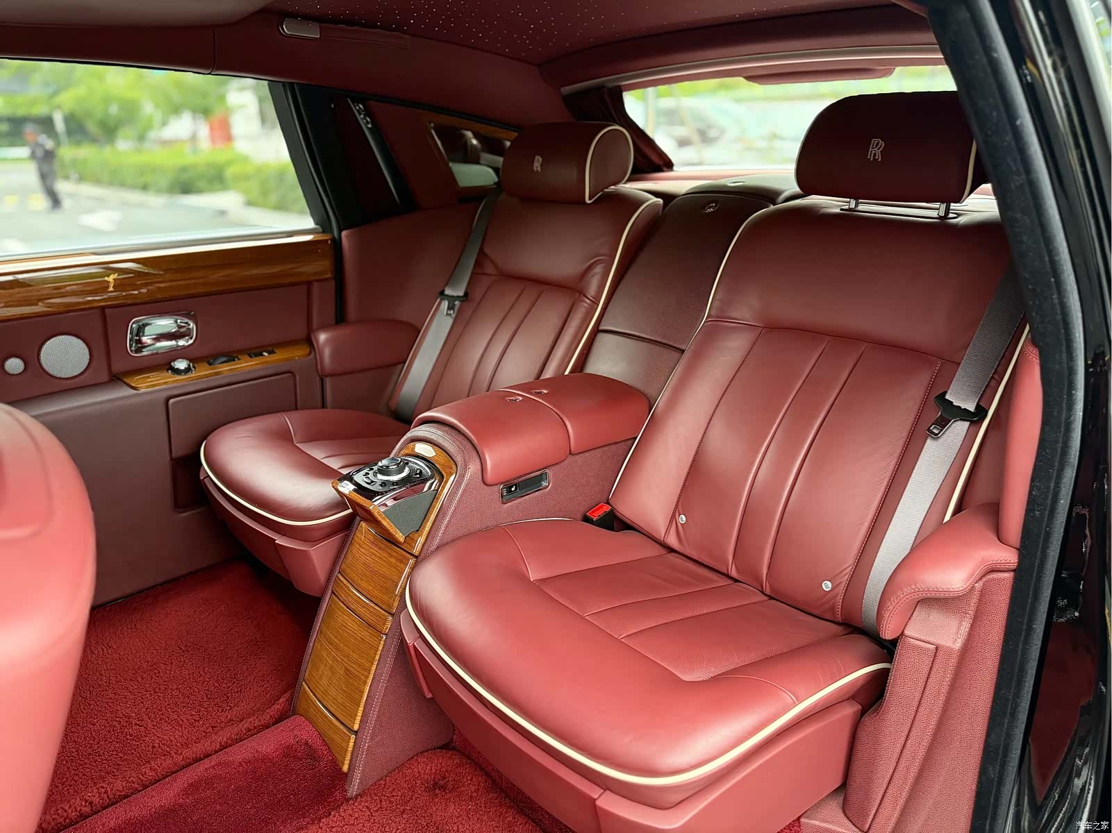 Rolls-Royce Phantom, 2015 все фото
