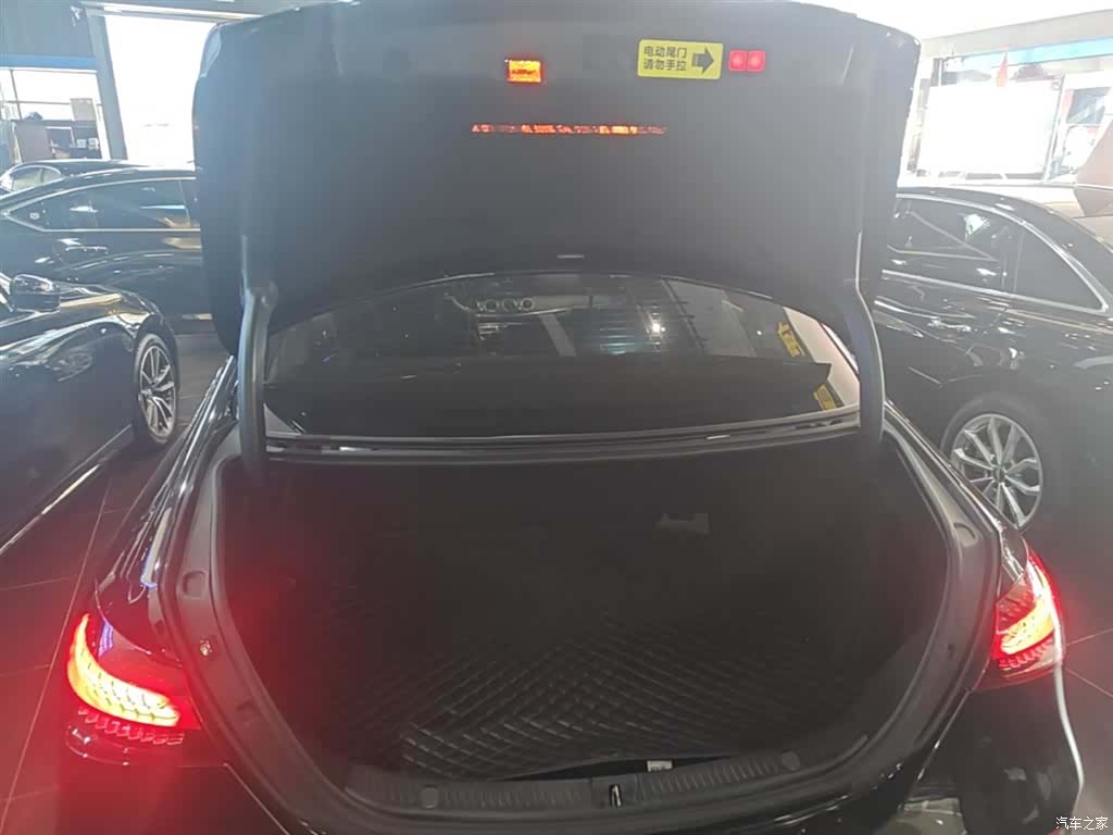 Mercedes-Benz E-Class, 2023 19
