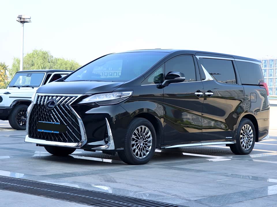 Lexus LM