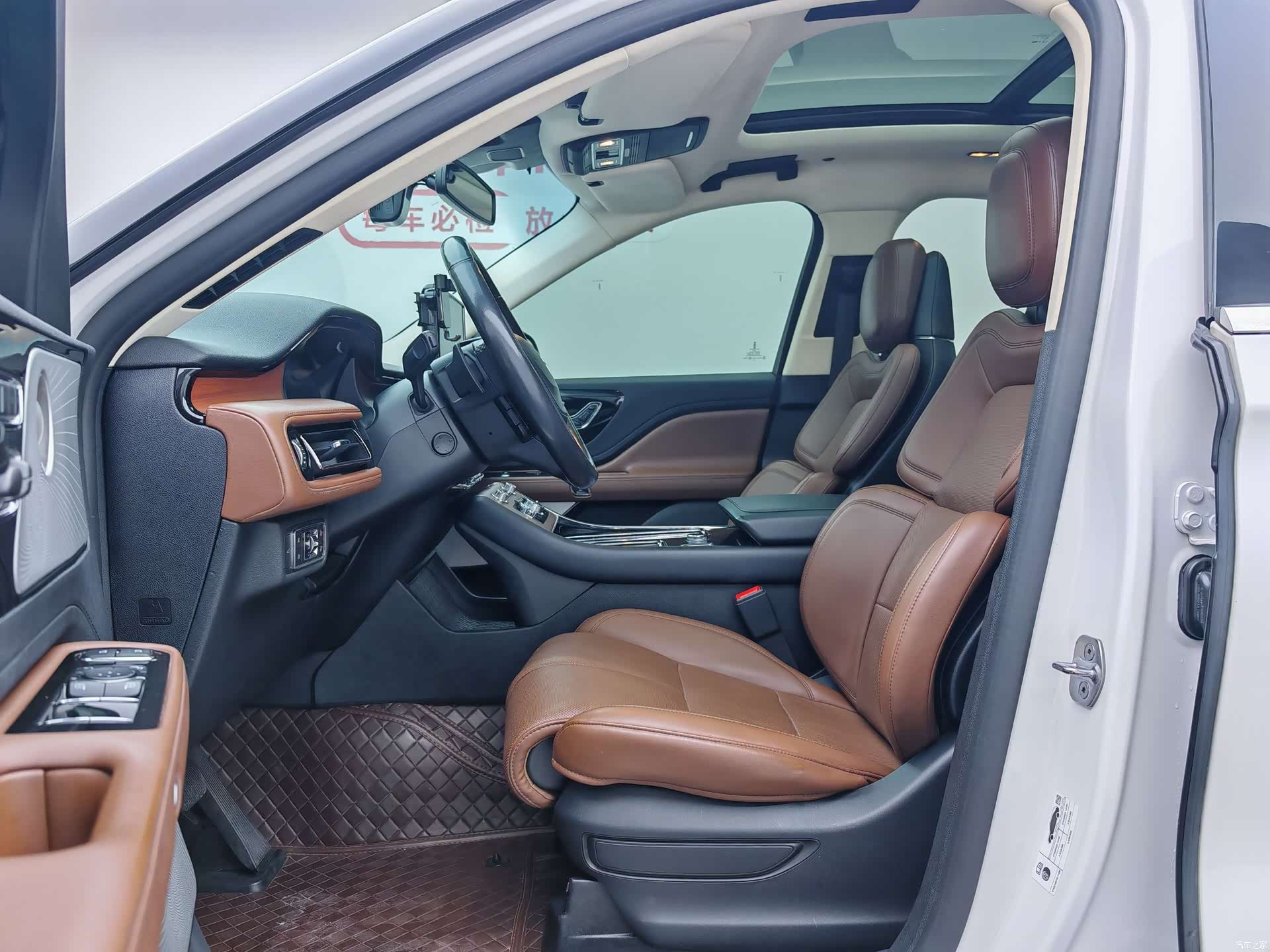 Lincoln Aviator, 2022 все фото