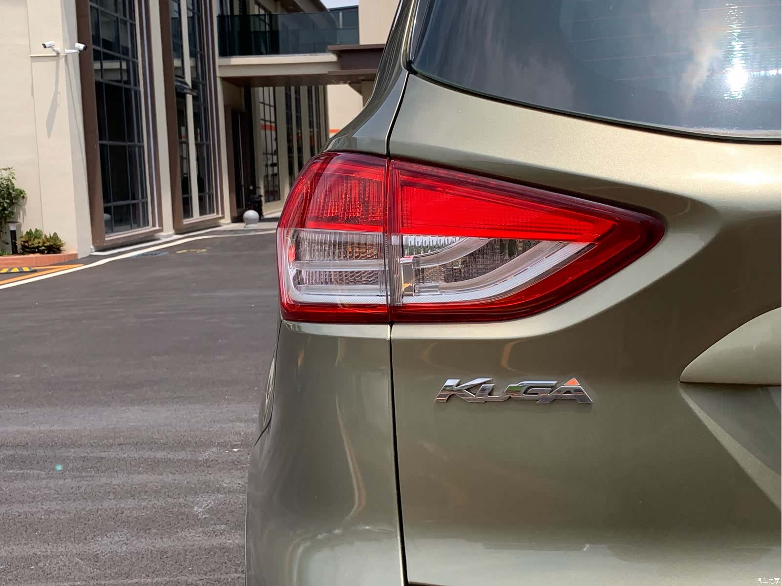 Ford Kuga, 2014 12