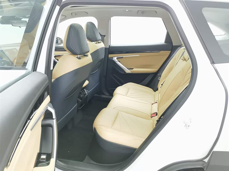 Geely Atlas L
