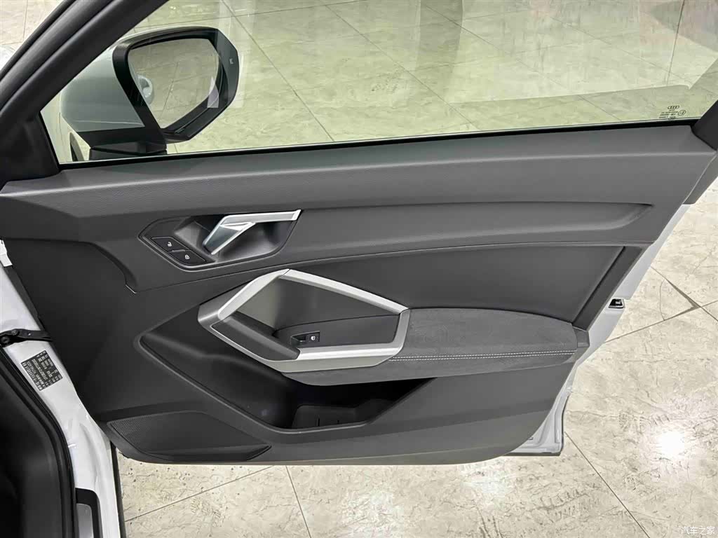 Audi Q3, 2023 12